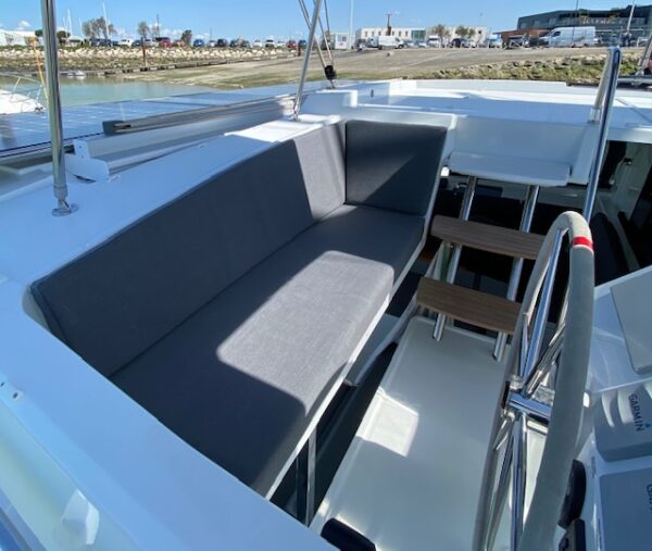 DOSSIERS POSTE DE BARRE ASTREA 42 Fountaine Pajot