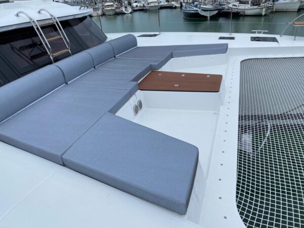 BAINS DE SOLEIL AVANT AURA 51 FOUNTAINE PAJOT - Image 2