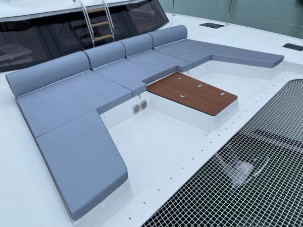 BAINS DE SOLEIL AVANT AURA 51 FOUNTAINE PAJOT - Image 3