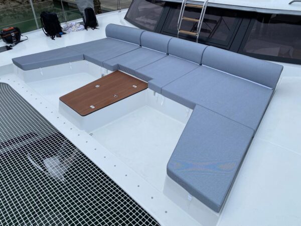 BAINS DE SOLEIL AVANT AURA 51 FOUNTAINE PAJOT - Image 4