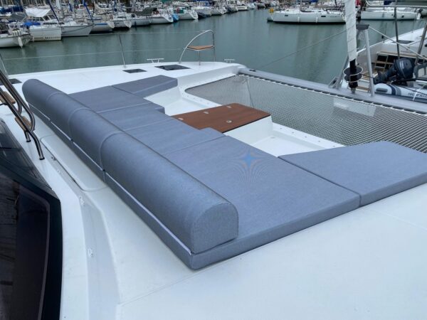 BAINS DE SOLEIL AVANT AURA 51 FOUNTAINE PAJOT