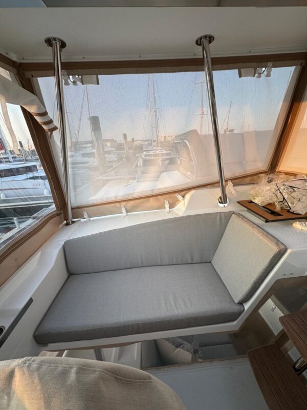 DOSSIERS POSTE DE BARRE ELBA 45 Fountaine Pajot