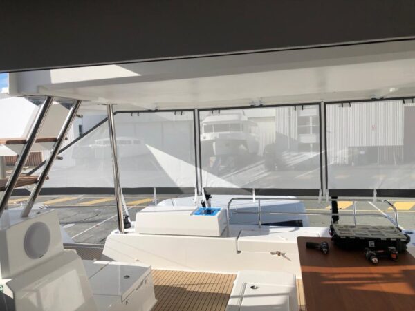 RIDEAU ARRIERE COCKPIT ELBA 45 FOUNTAINE PAJOT - Image 8