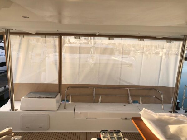 RIDEAU ARRIERE COCKPIT TANNA 47 FOUNTAINE PAJOT - Image 2