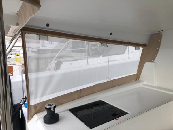 RIDEAU BABORD COCKPIT ASTREA 42 FOUNTAINE PAJOT