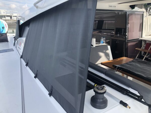 RIDEAU BABORD COCKPIT ASTREA 42 FOUNTAINE PAJOT – Image 4