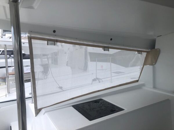 RIDEAU BABORD COCKPIT ASTREA 42 FOUNTAINE PAJOT – Image 2