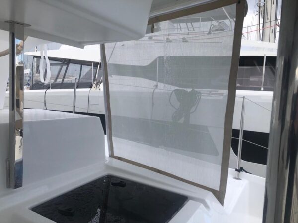 RIDEAU TRIBORD COCKPIT ASTREA 42 FOUNTAINE PAJOT