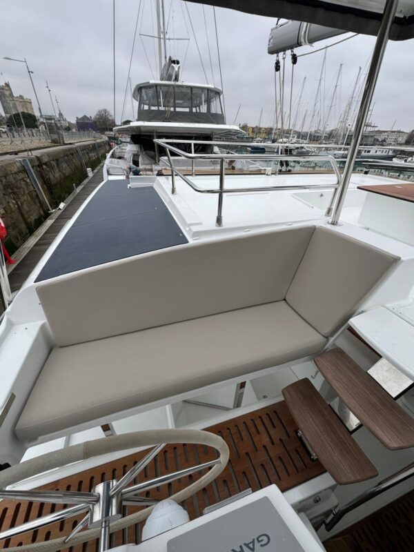 ASSISE POSTE DE BARRE AURA 51 Fountaine Pajot