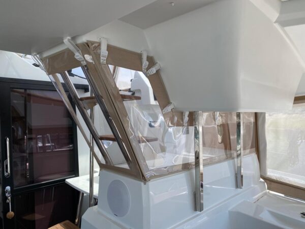 PROTECTION SOUS ECHELLE DESCENTE POSTE DE BARRE ELBA 45 FOUNTAINE PAJOT