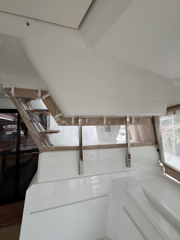 PROTECTION SOUS ECHELLE DESCENTE POSTE DE BARRE ELBA 45 FOUNTAINE PAJOT – Image 6