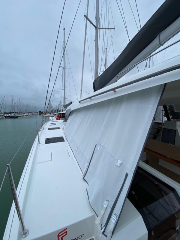 RIDEAU BABORD COCKPIT AURA 51 FOUNTAINE PAJOT – Image 3