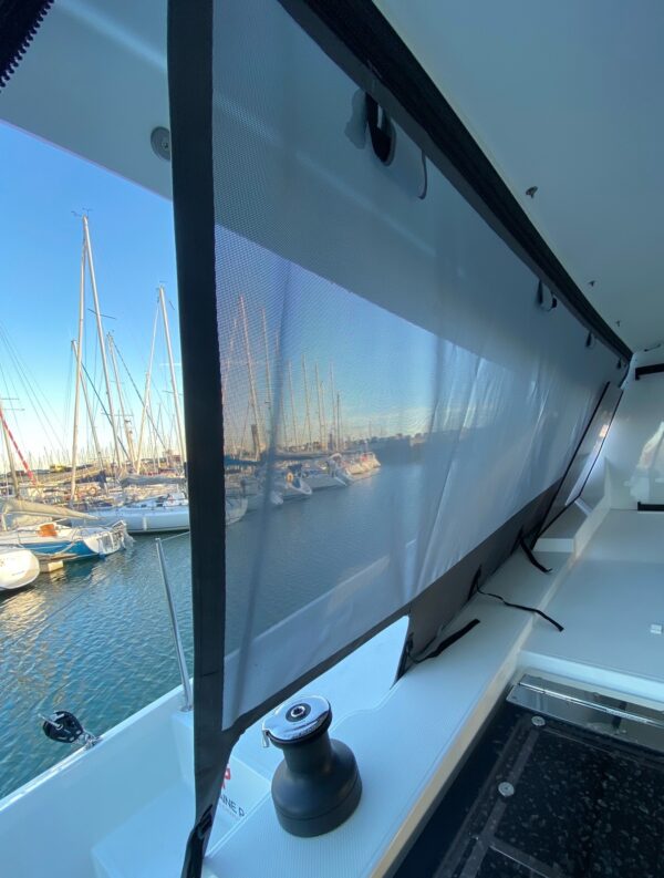 RIDEAU BABORD COCKPIT AURA 51 FOUNTAINE PAJOT – Image 4