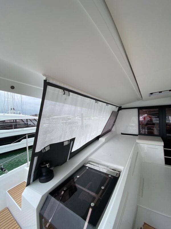 RIDEAU BABORD COCKPIT AURA 51 FOUNTAINE PAJOT – Image 5