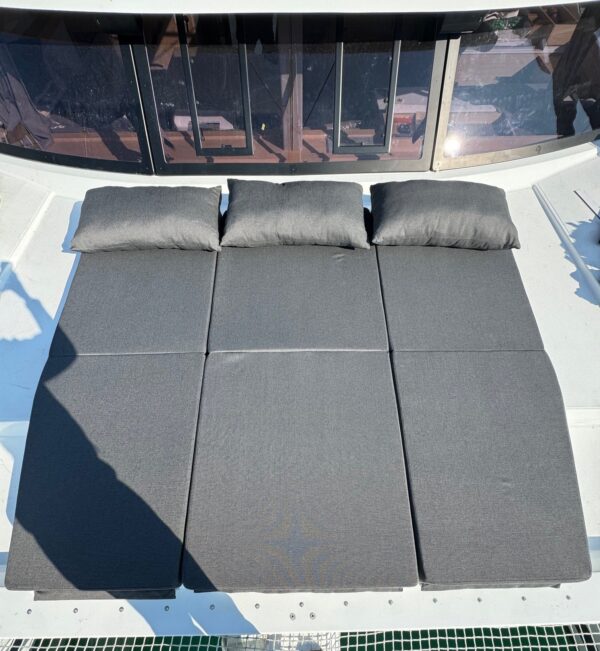 BAINS DE SOLEIL PONT AVANT TANNA 47 Fountaine Pajot