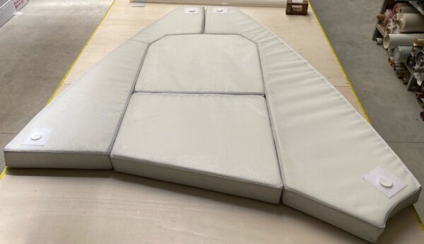 SELLERIE INTERIEURE COUCHETTE WHITE SHARK 240 SC – Image 3