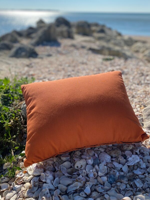 Coussin SIGNATURE outdoor indoor 50x40 SUNBRELLA SOLIDS PUMPKIN – Image 2